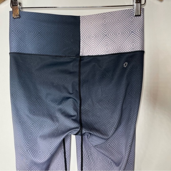 AR-33 Alpha High Waist Ombré Leggings Medium - Picture 5 of 7